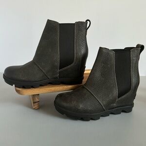 WOMEN'S JOAN OF ARCTIC™ WEDGE II CHELSEA BOOTIES, Size 5.5, Color: Quarry